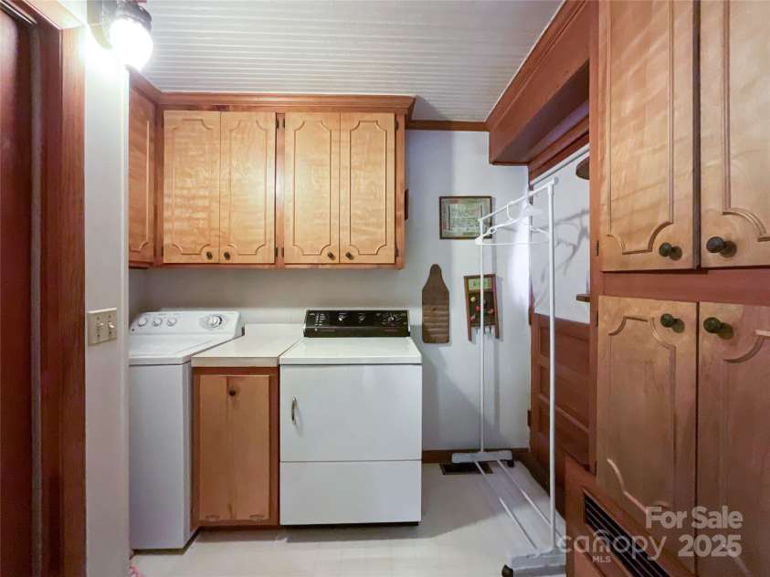 306 Main Street, Chesterfield, SC 29709.  MLS# CAR4244059, YatesRealty ID 5910. 