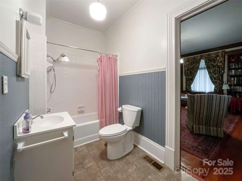 306 Main Street, Chesterfield, SC 29709.  MLS# CAR4244059, YatesRealty ID 5910. 