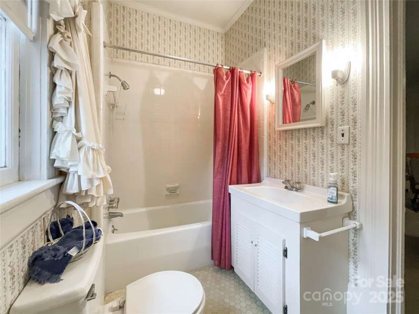 306 Main Street, Chesterfield, SC 29709.  MLS# CAR4244059, YatesRealty ID 5910. 