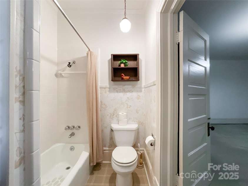 306 Main Street, Chesterfield, SC 29709.  MLS# CAR4244059, YatesRealty ID 5910. 