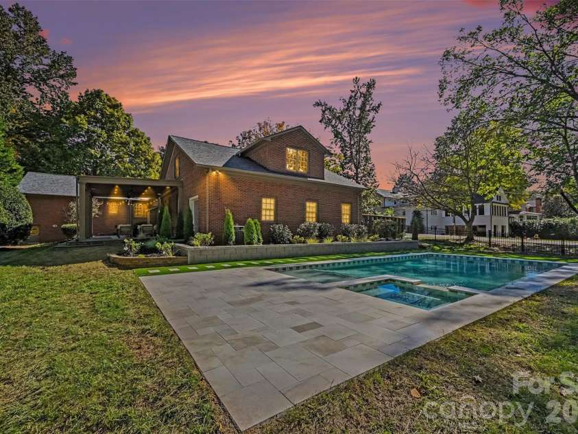 701 Manning Drive, Charlotte, NC 28209.  MLS# CAR4435304, YatesRealty ID 59116. 