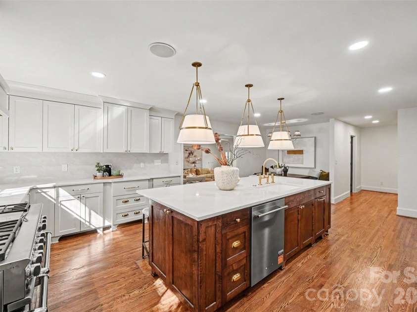 701 Manning Drive, Charlotte, NC 28209.  MLS# CAR4435304, YatesRealty ID 59116. Kitchen