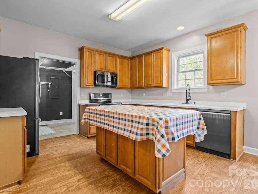 1690 Brandyhill Drive, Rock Hill, SC 29732.  MLS# CAR4437814, YatesRealty ID 59137. Kitchen