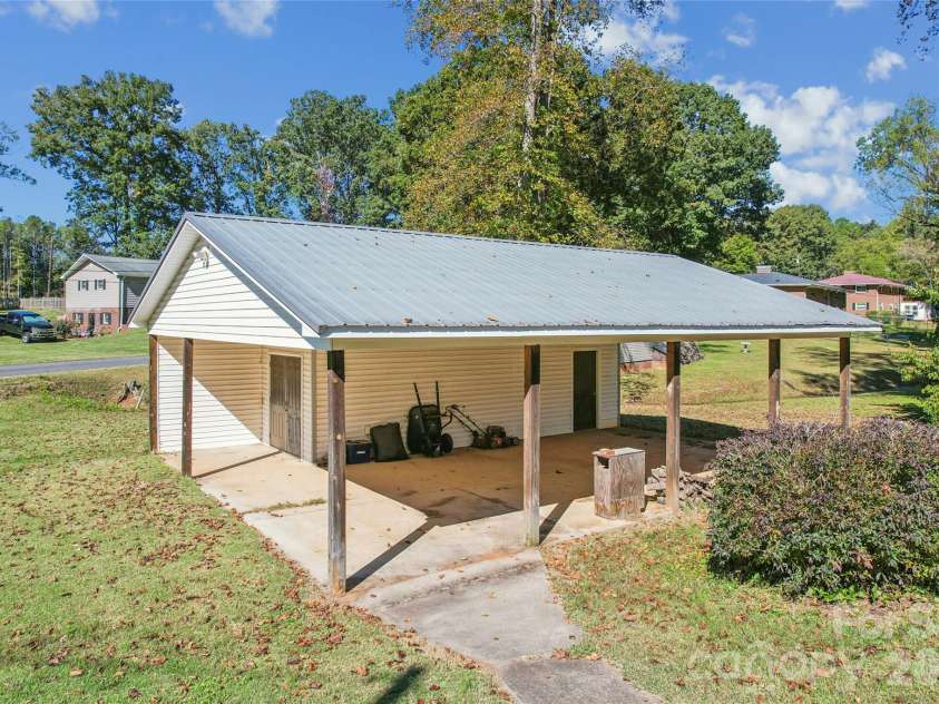 2820 Wright Avenue, Salisbury, NC 28147.  MLS# CAR4437953, YatesRealty ID 59141. 