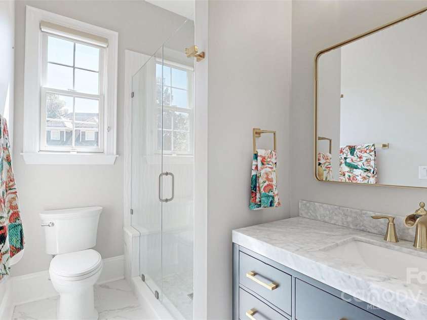 819 Beauhaven Lane, Waxhaw, NC 28173.  MLS# CAR4242522, YatesRealty ID 5915. 2nd Private, En-Suite Bath on Main