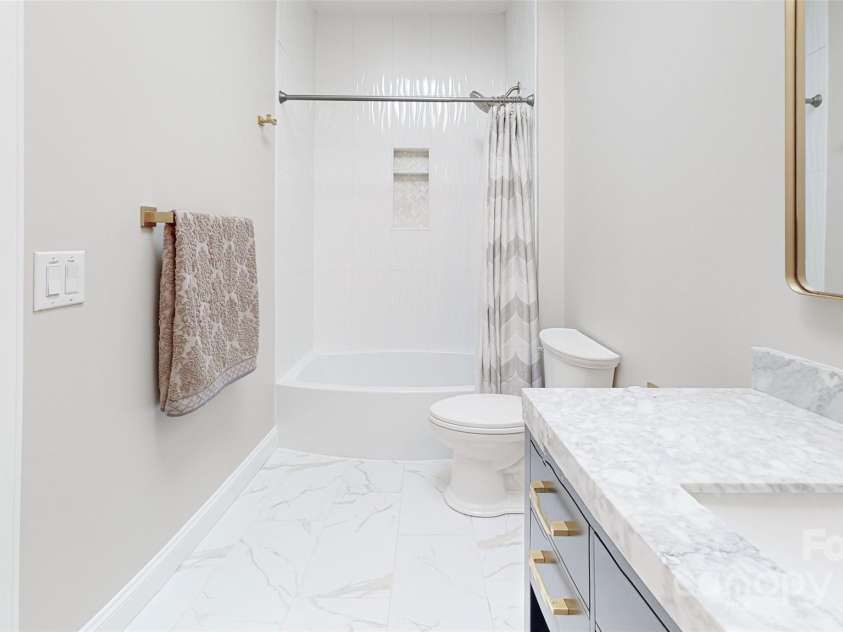 819 Beauhaven Lane, Waxhaw, NC 28173.  MLS# CAR4242522, YatesRealty ID 5915. 4th Private, En-Suite Bath