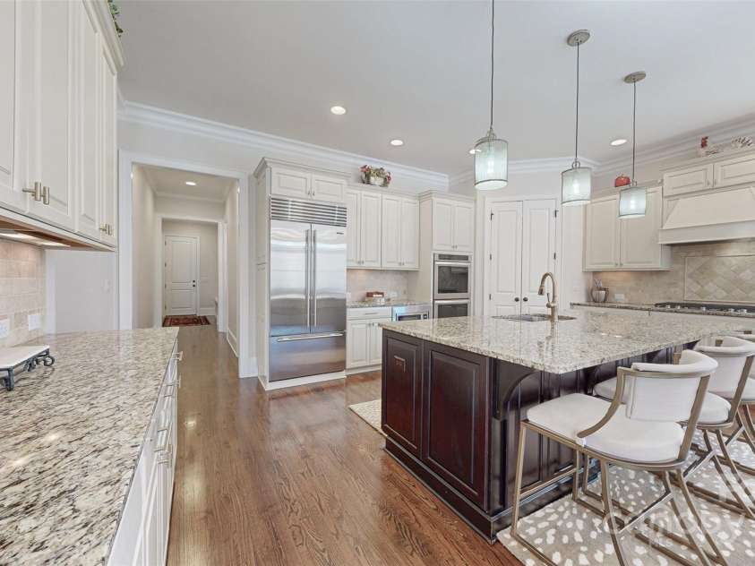 819 Beauhaven Lane, Waxhaw, NC 28173.  MLS# CAR4242522, YatesRealty ID 5915. Abundant Counterspace & Storage Cabinets