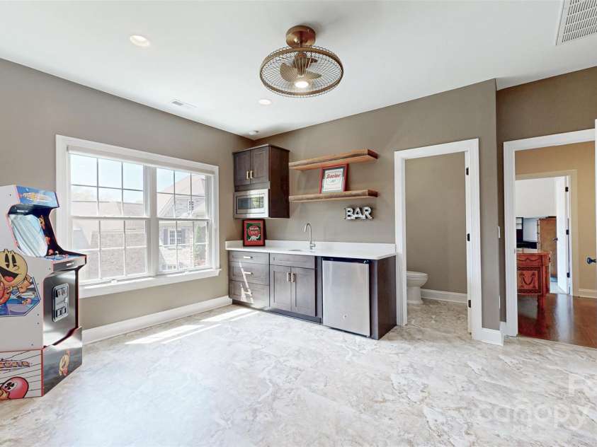 819 Beauhaven Lane, Waxhaw, NC 28173.  MLS# CAR4242522, YatesRealty ID 5915. Bonus w/Service Bar, Microwave, Sink & Refrigerator