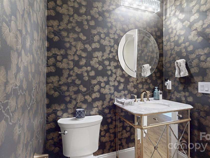 819 Beauhaven Lane, Waxhaw, NC 28173.  MLS# CAR4242522, YatesRealty ID 5915. Glamorous Half Bath off Kitchen