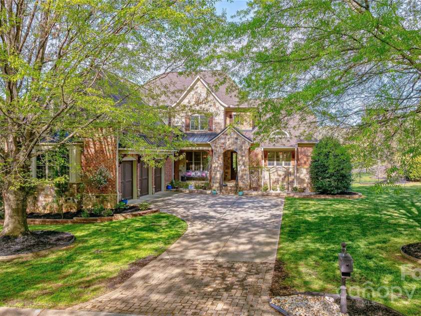 819 Beauhaven Lane, Waxhaw, NC 28173.  MLS# CAR4242522, YatesRealty ID 5915. Welcome Home!