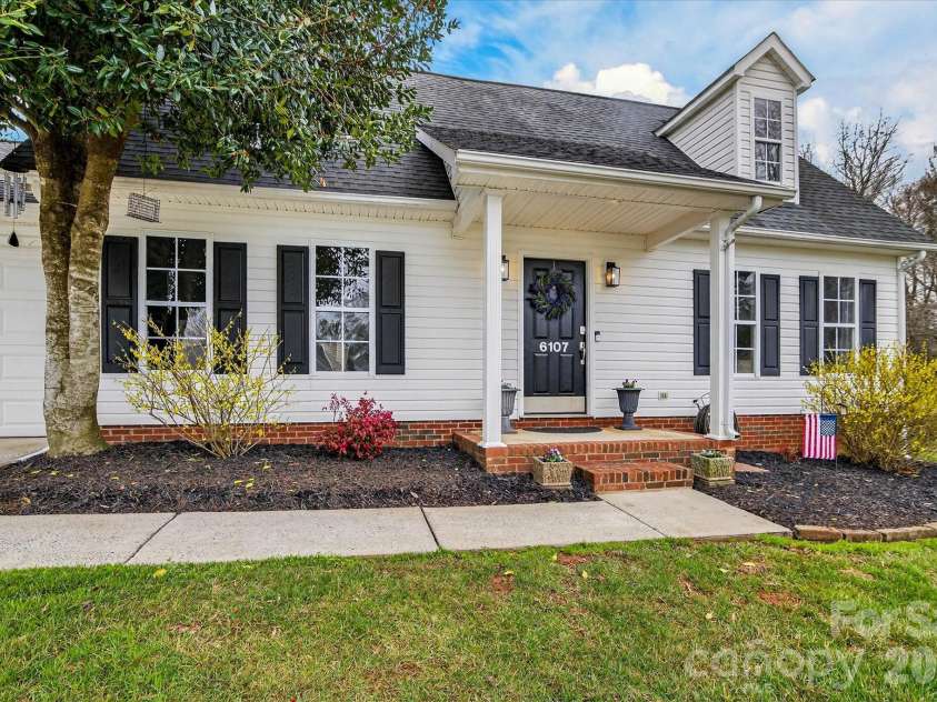 6107 Colchester Lane, Matthews, NC 28104.  MLS# CAR4353141, YatesRealty ID 5918. 