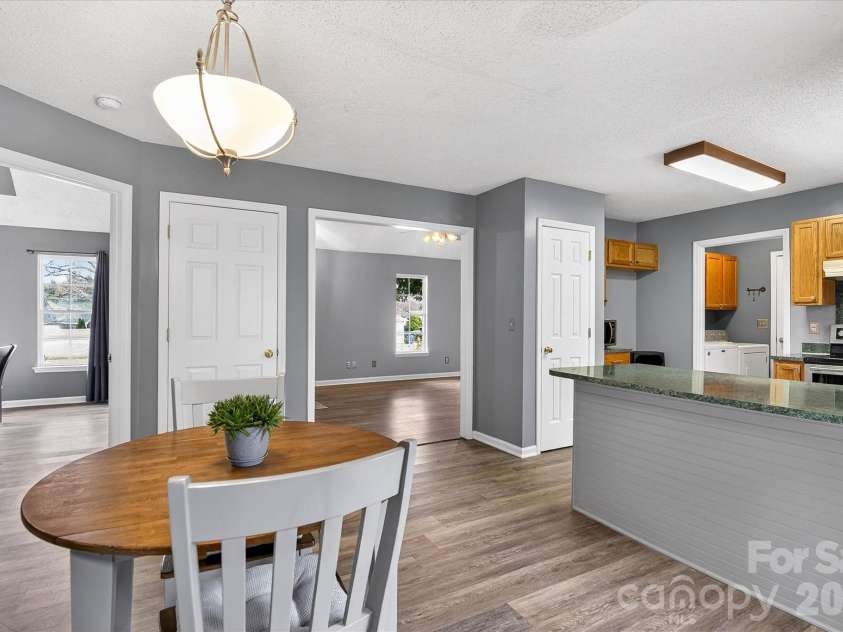 6107 Colchester Lane, Matthews, NC 28104.  MLS# CAR4353141, YatesRealty ID 5918. 