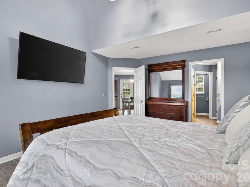 6107 Colchester Lane, Matthews, NC 28104.  MLS# CAR4353141, YatesRealty ID 5918. 