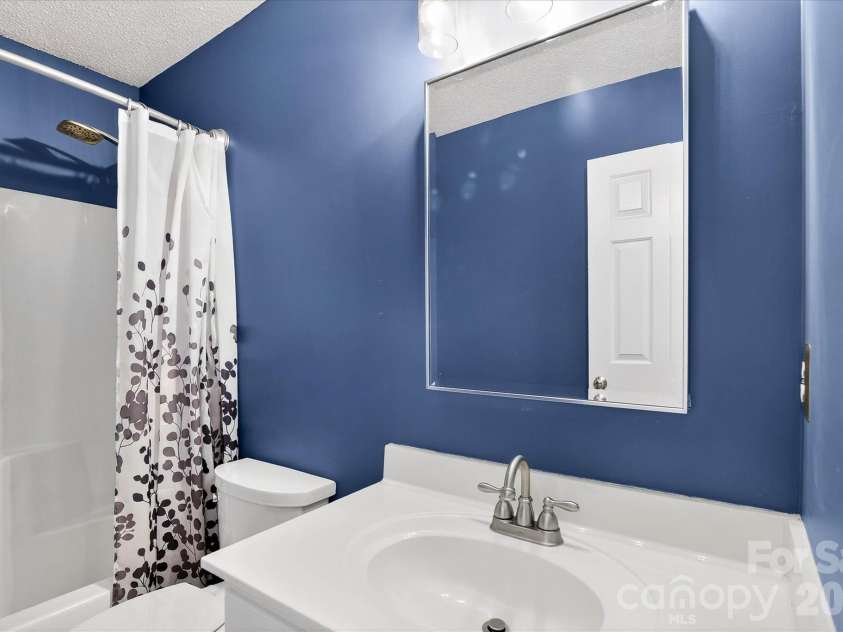 6107 Colchester Lane, Matthews, NC 28104.  MLS# CAR4353141, YatesRealty ID 5918. 