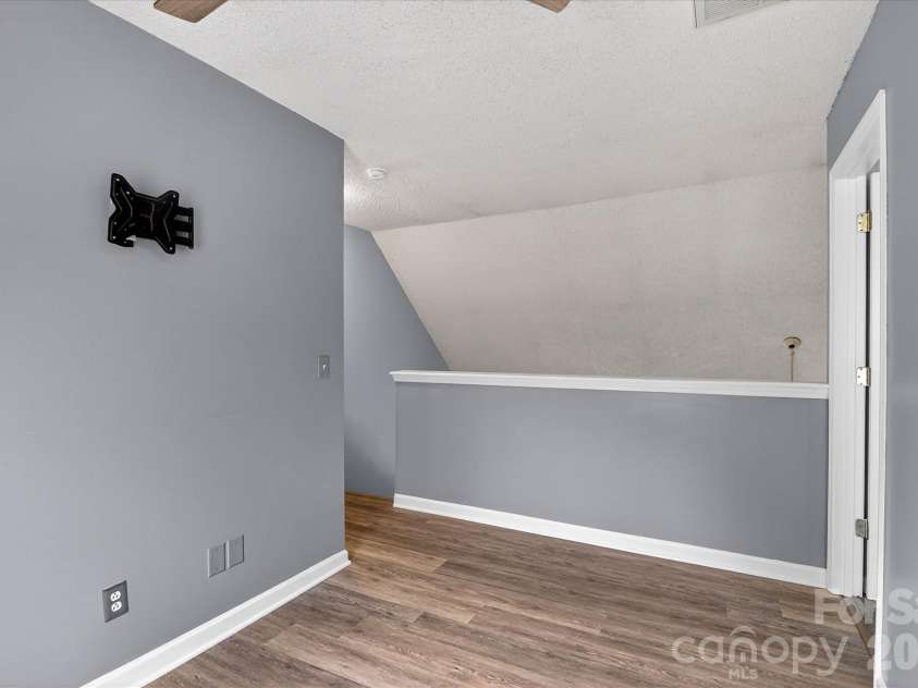 6107 Colchester Lane, Matthews, NC 28104.  MLS# CAR4353141, YatesRealty ID 5918. 