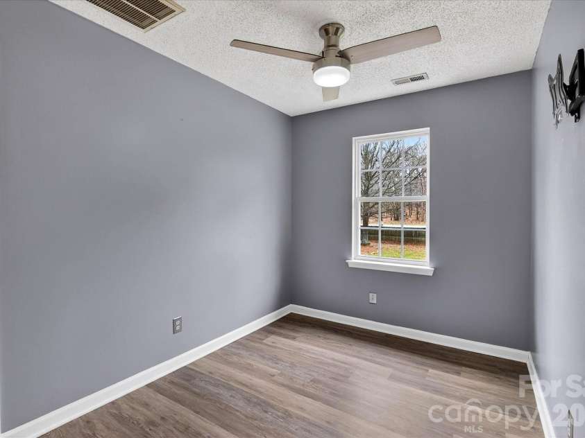 6107 Colchester Lane, Matthews, NC 28104.  MLS# CAR4353141, YatesRealty ID 5918. 