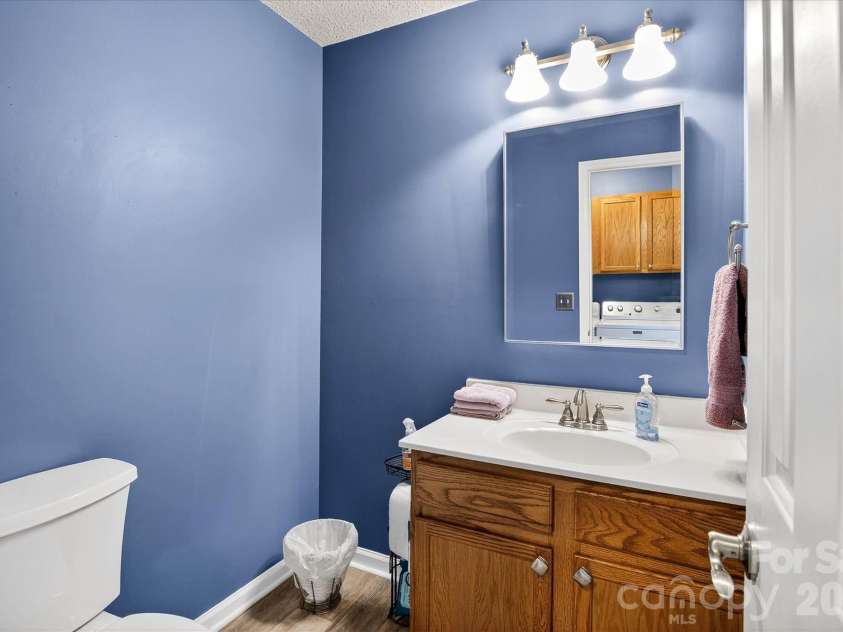 6107 Colchester Lane, Matthews, NC 28104.  MLS# CAR4353141, YatesRealty ID 5918. 