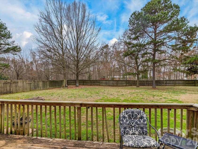 6107 Colchester Lane, Matthews, NC 28104.  MLS# CAR4353141, YatesRealty ID 5918. 