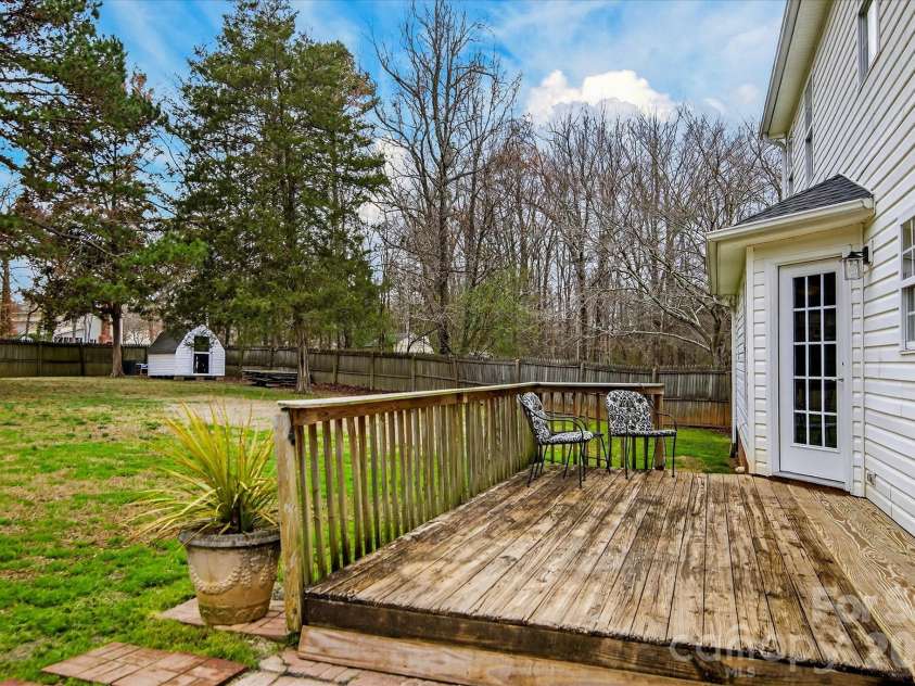 6107 Colchester Lane, Matthews, NC 28104.  MLS# CAR4353141, YatesRealty ID 5918. 