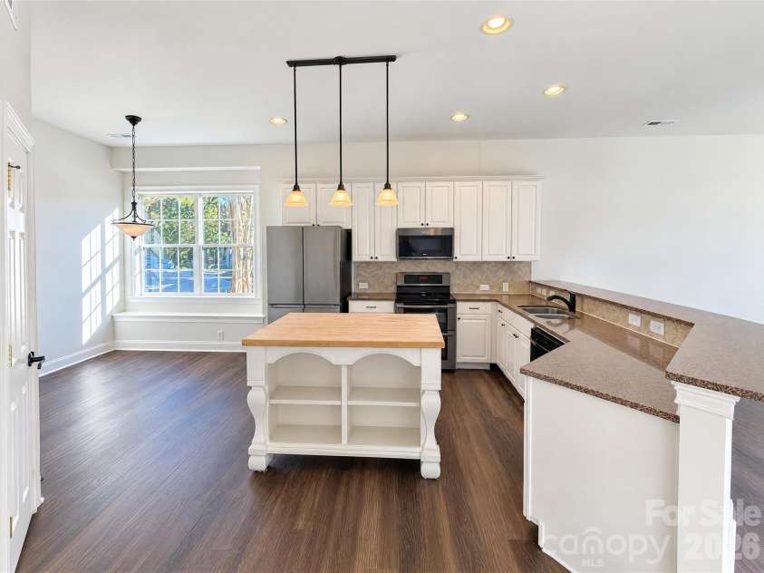 2001 Gable Way Lane, Matthews, NC 28104.  MLS# CAR4439036, YatesRealty ID 59182. 