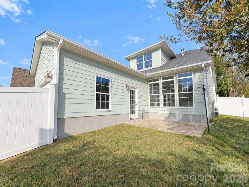2001 Gable Way Lane, Matthews, NC 28104.  MLS# CAR4439036, YatesRealty ID 59182. 