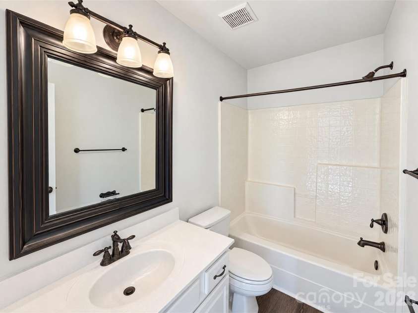2001 Gable Way Lane, Matthews, NC 28104.  MLS# CAR4439036, YatesRealty ID 59182. 