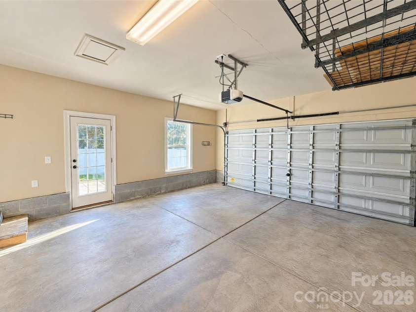 2001 Gable Way Lane, Matthews, NC 28104.  MLS# CAR4439036, YatesRealty ID 59182. 