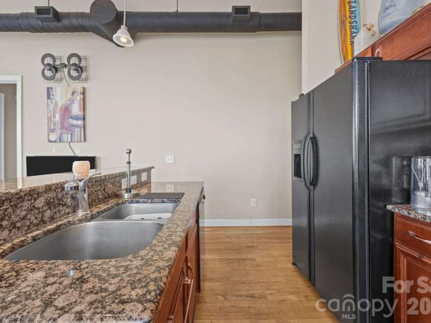 139 Lee Street, Salisbury, NC 28144.  MLS# CAR4357145, YatesRealty ID 5919. Granite tops
