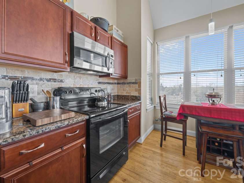139 Lee Street, Salisbury, NC 28144.  MLS# CAR4357145, YatesRealty ID 5919. Great open galley kitchen with breakfast bar