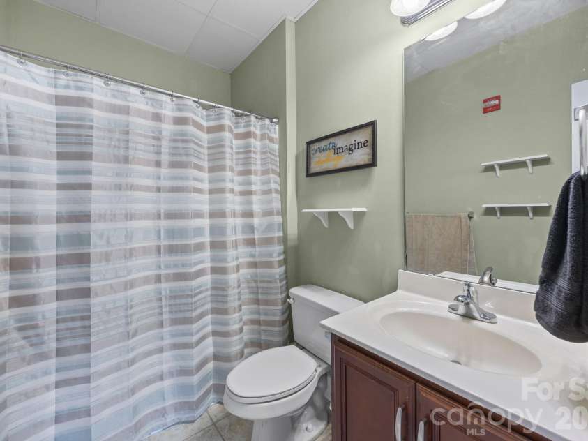 139 Lee Street, Salisbury, NC 28144.  MLS# CAR4357145, YatesRealty ID 5919. Primary bath