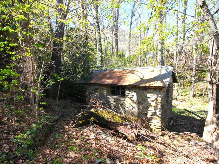 1484 Camp Branch Road, Waynesville, NC 28786.  MLS# CAR4244377, YatesRealty ID 5919. 