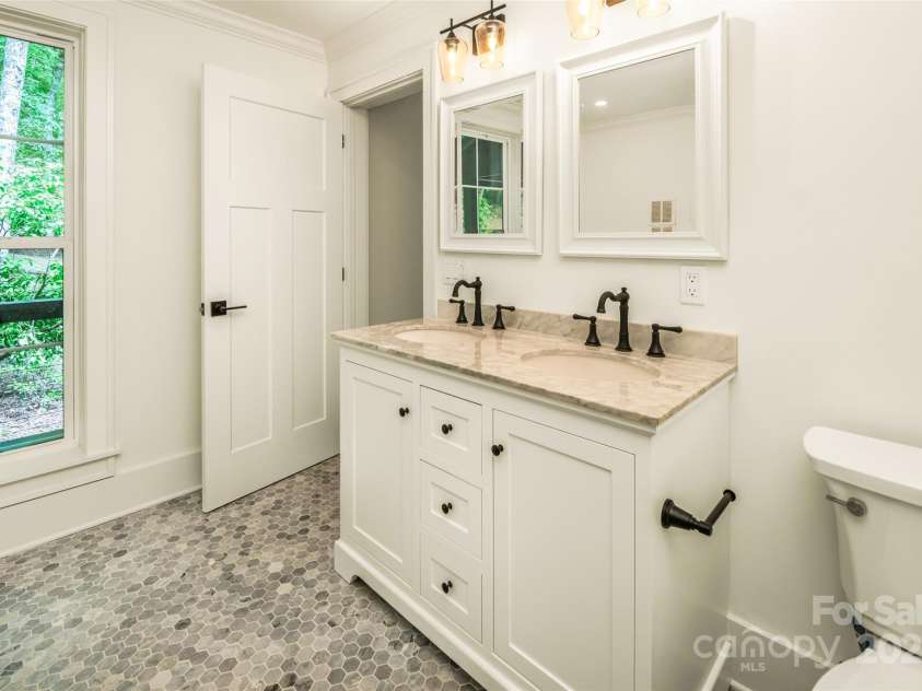 50 Turkey Trot Lane, Burnsville, NC 28714.  MLS# CAR4330454, YatesRealty ID 592. 