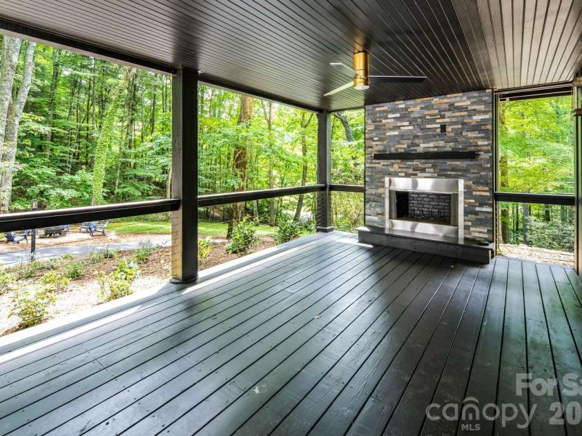 50 Turkey Trot Lane, Burnsville, NC 28714.  MLS# CAR4413794, YatesRealty ID 592. 