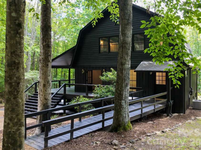 50 Turkey Trot Lane, Burnsville, NC 28714.  MLS# CAR4413794, YatesRealty ID 592. 