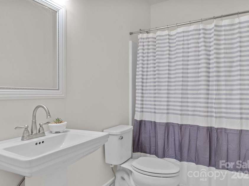 152 Ben Lippen Road, Asheville, NC 28806.  MLS# CAR4159558, YatesRealty ID 5920. 2nd full bath