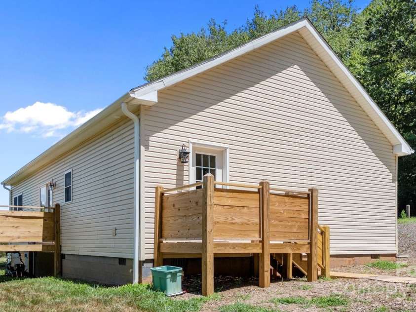 152 Ben Lippen Road, Asheville, NC 28806.  MLS# CAR4159558, YatesRealty ID 5920. 