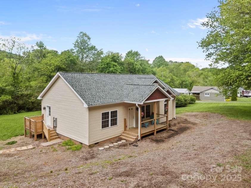 152 Ben Lippen Road, Asheville, NC 28806.  MLS# CAR4159558, YatesRealty ID 5920. 