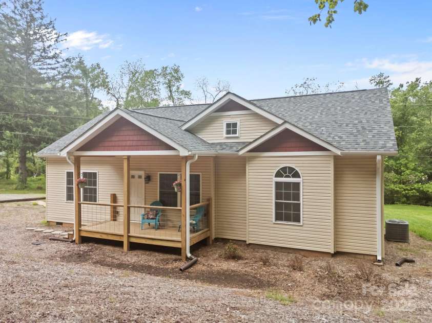 152 Ben Lippen Road, Asheville, NC 28806.  MLS# CAR4159558, YatesRealty ID 5920. 