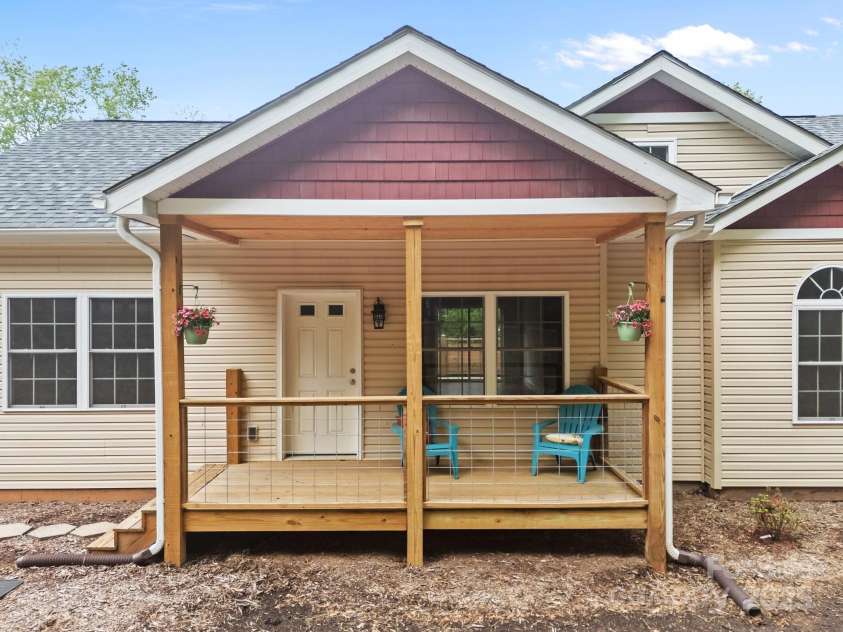 152 Ben Lippen Road, Asheville, NC 28806.  MLS# CAR4159558, YatesRealty ID 5920. 