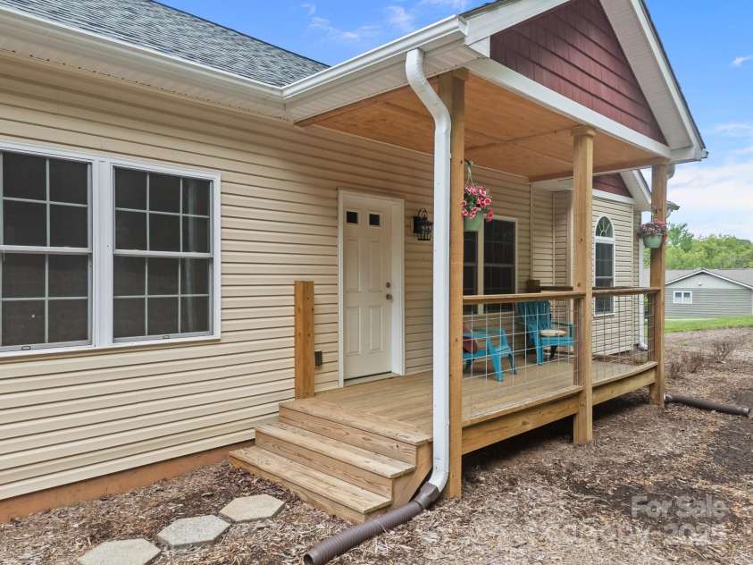 152 Ben Lippen Road, Asheville, NC 28806.  MLS# CAR4159558, YatesRealty ID 5920. 