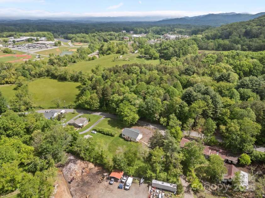 152 Ben Lippen Road, Asheville, NC 28806.  MLS# CAR4159558, YatesRealty ID 5920. 