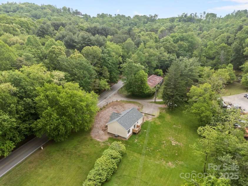 152 Ben Lippen Road, Asheville, NC 28806.  MLS# CAR4159558, YatesRealty ID 5920. 