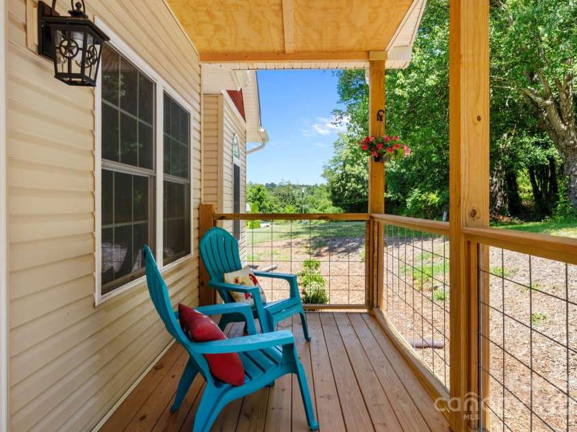 152 Ben Lippen Road, Asheville, NC 28806.  MLS# CAR4159558, YatesRealty ID 5920. Covered front porch