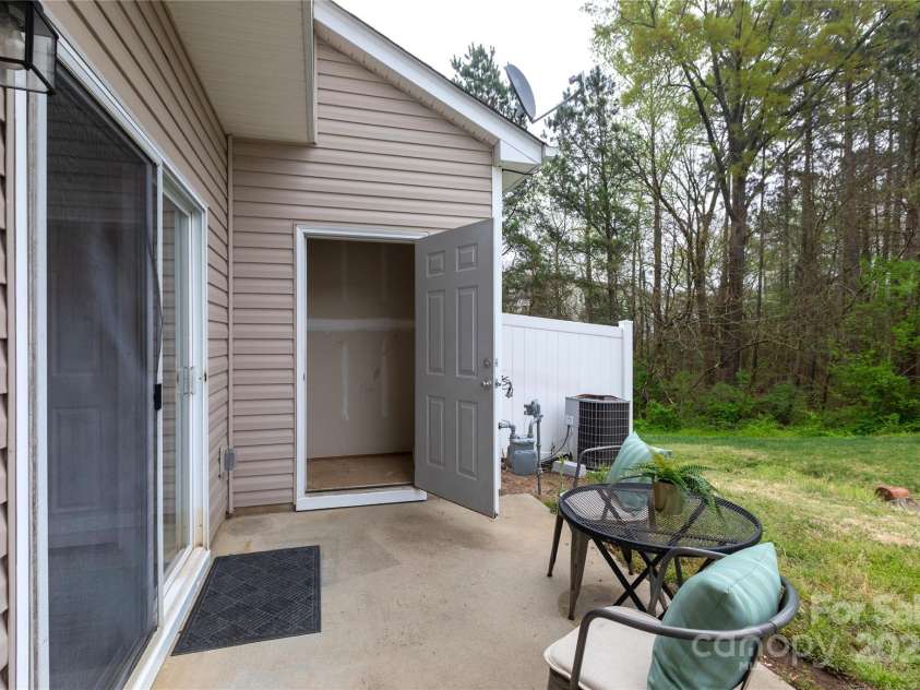 3138 Golden Dale Lane, Charlotte, NC 28262.  MLS# CAR4242587, YatesRealty ID 5921. 