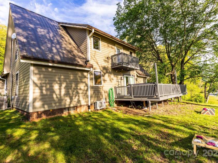 540 Toot Hollow Road, Bryson City, NC 28713.  MLS# CAR4324670, YatesRealty ID 5921. Double deck!