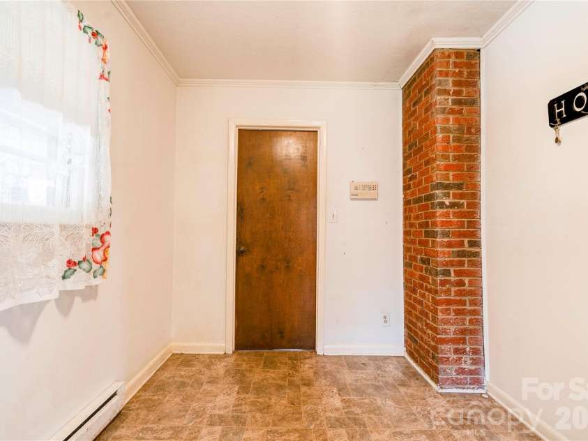 2202 Post Road, Shelby, NC 28152.  MLS# CAR4439020, YatesRealty ID 59211. Breakfast Room