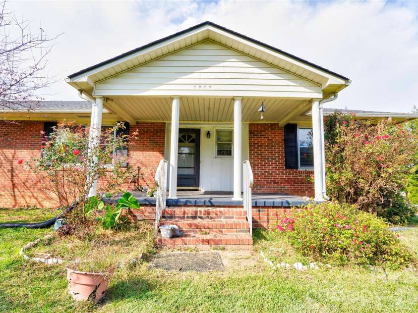 2202 Post Road, Shelby, NC 28152.  MLS# CAR4439020, YatesRealty ID 59211. Covered Front Porch
