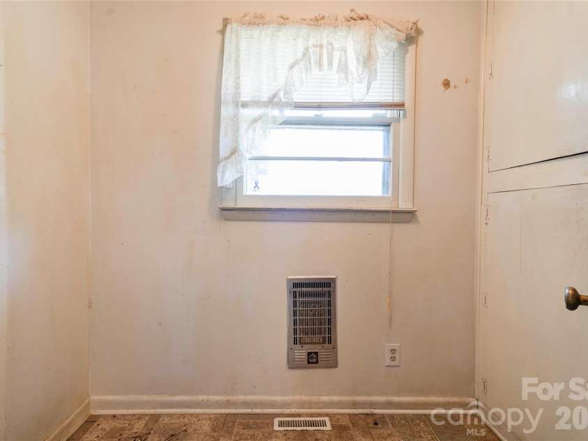 2202 Post Road, Shelby, NC 28152.  MLS# CAR4439020, YatesRealty ID 59211. Mudroom