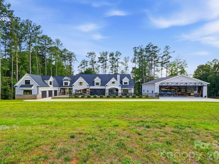 117 Doolittle Lane, Mooresville, NC 28117.  MLS# CAR4390965, YatesRealty ID 5922. 