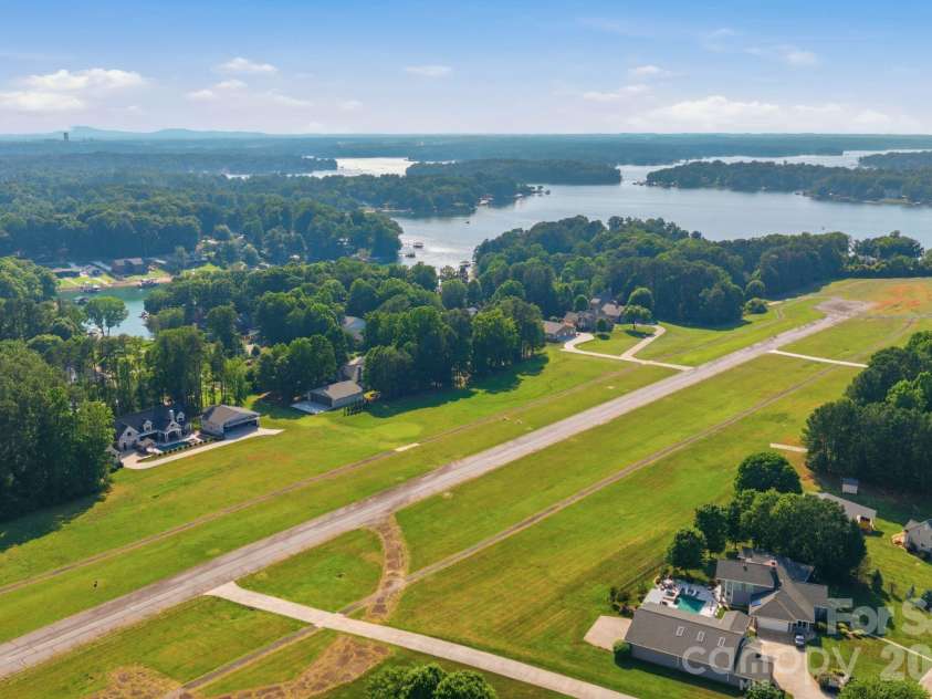 117 Doolittle Lane, Mooresville, NC 28117.  MLS# CAR4390965, YatesRealty ID 5922. 